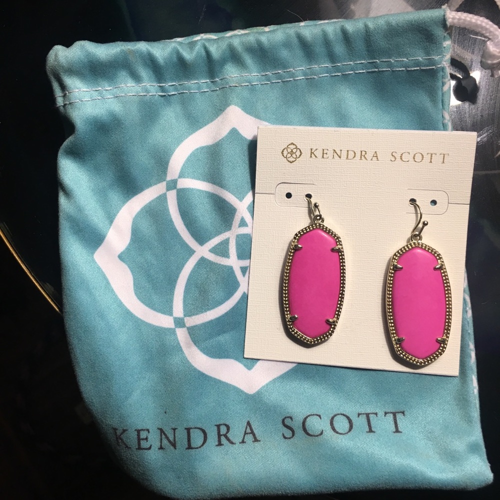💕 Kendra Scott Magenta Elle’s 💕